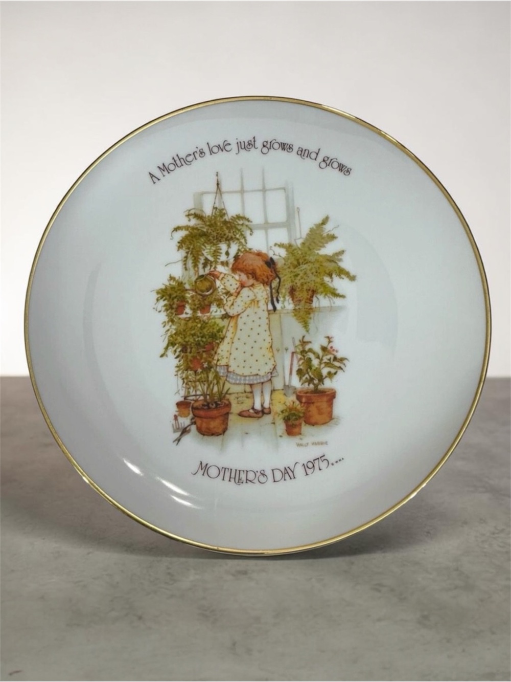 Holly Hobbie Commemorative Edition Genuine Porcelain Collective 10.5” Plate